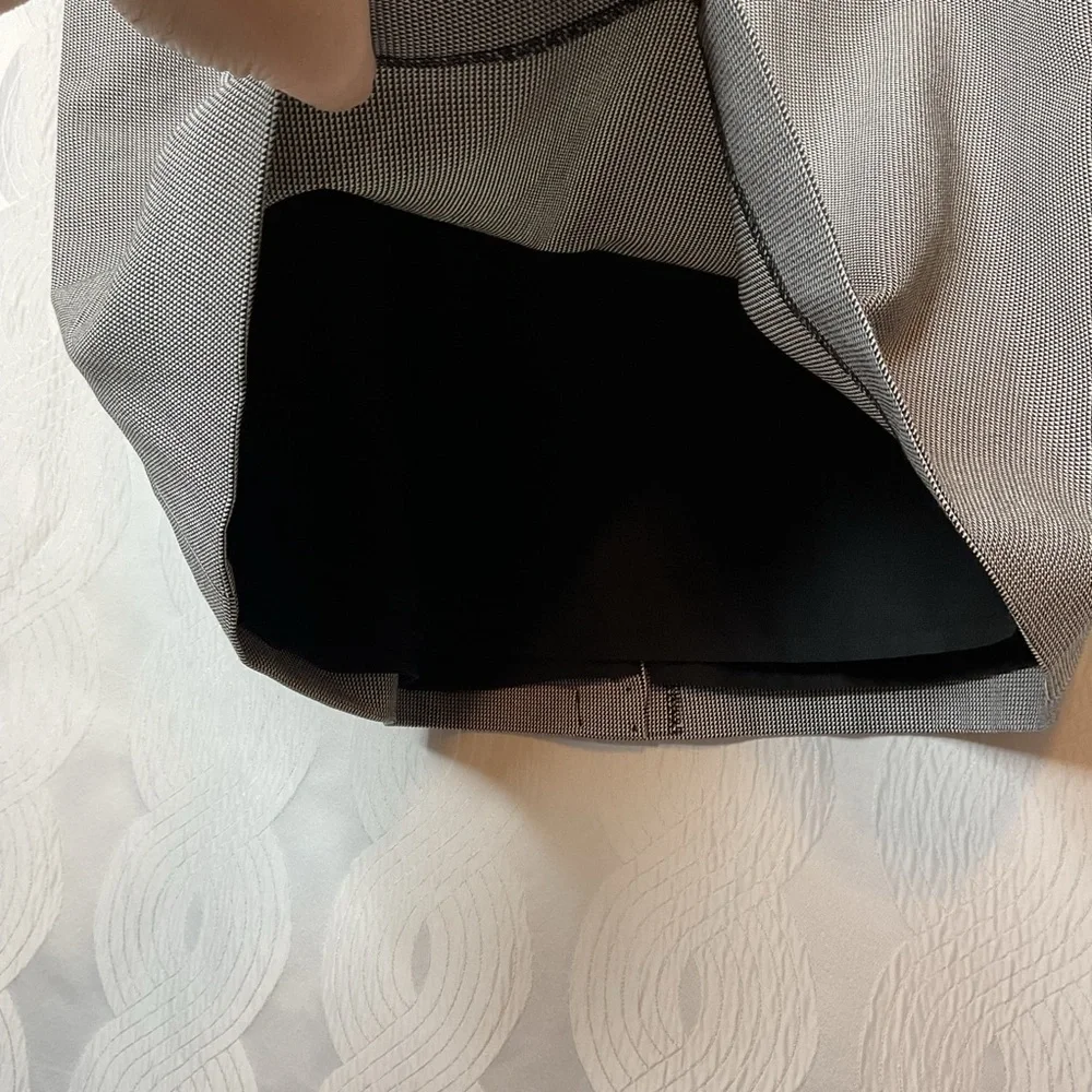 Amanda + Chelsea black and white skirt 14 NWT